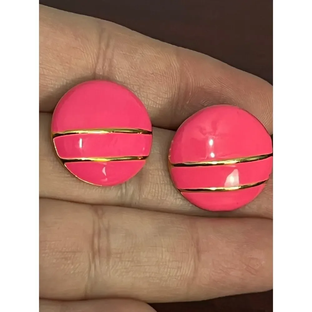 VTG Hot Pink Enamel 80s Earrings Gold Tone Round Studs Statement Barbie